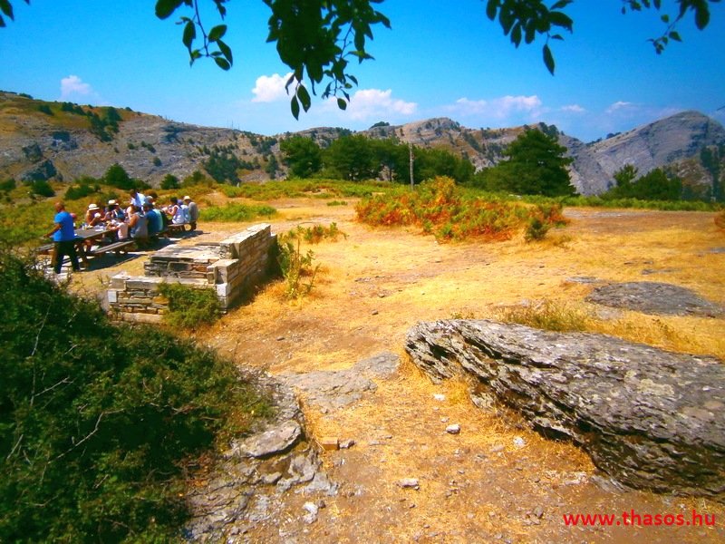Az öreg falu, a vén platán és a folyók meséje